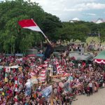 Sambut HUT RI Ke-77, Lomba Panjat Pinang di Blang Padang Berlangsung Meriah