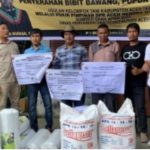 Wakil Ketua DPR Aceh Menyerahkan Puluhan Ton Bibit Kentang dan Bawang Kepada Petani Aceh Tengah