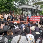 Tolak Kenaikan Harga BBM, ARAK Gelar Aksi Demo hingga Teatrikal di Jalan Malioboro