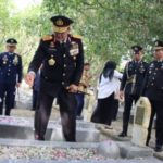Kapolda Aceh Tabur Bunga di Taman Makam Pahlawan