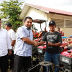Kelompok Tani Aceh Besar Mendapat Batuan Alsintan