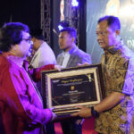 Kapolda Aceh Dapat Penghargaan Serambi Demokrasi Awards