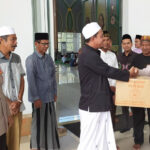 Dirpamobvit Polda Aceh Bagikan Bansos kepada Masyarakat Kurang Mampu