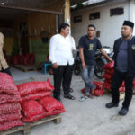 Pj Bupati Aceh Besar Pantau Ketersediaan Sembako dan Harga di Pasar Induk Lambaro