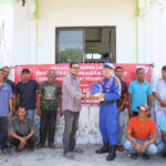 Personel Ditpolairud Polda Aceh Bagikan Sembako di Rusunawa