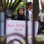 Massa SMAM Sampaikan Aspirasi Terkait Kasus Korupsi KKR Aceh Ke Polresta Banda Aceh